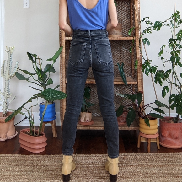 Everlane High Rise Faded Black Jeans - Picture 3 of 11